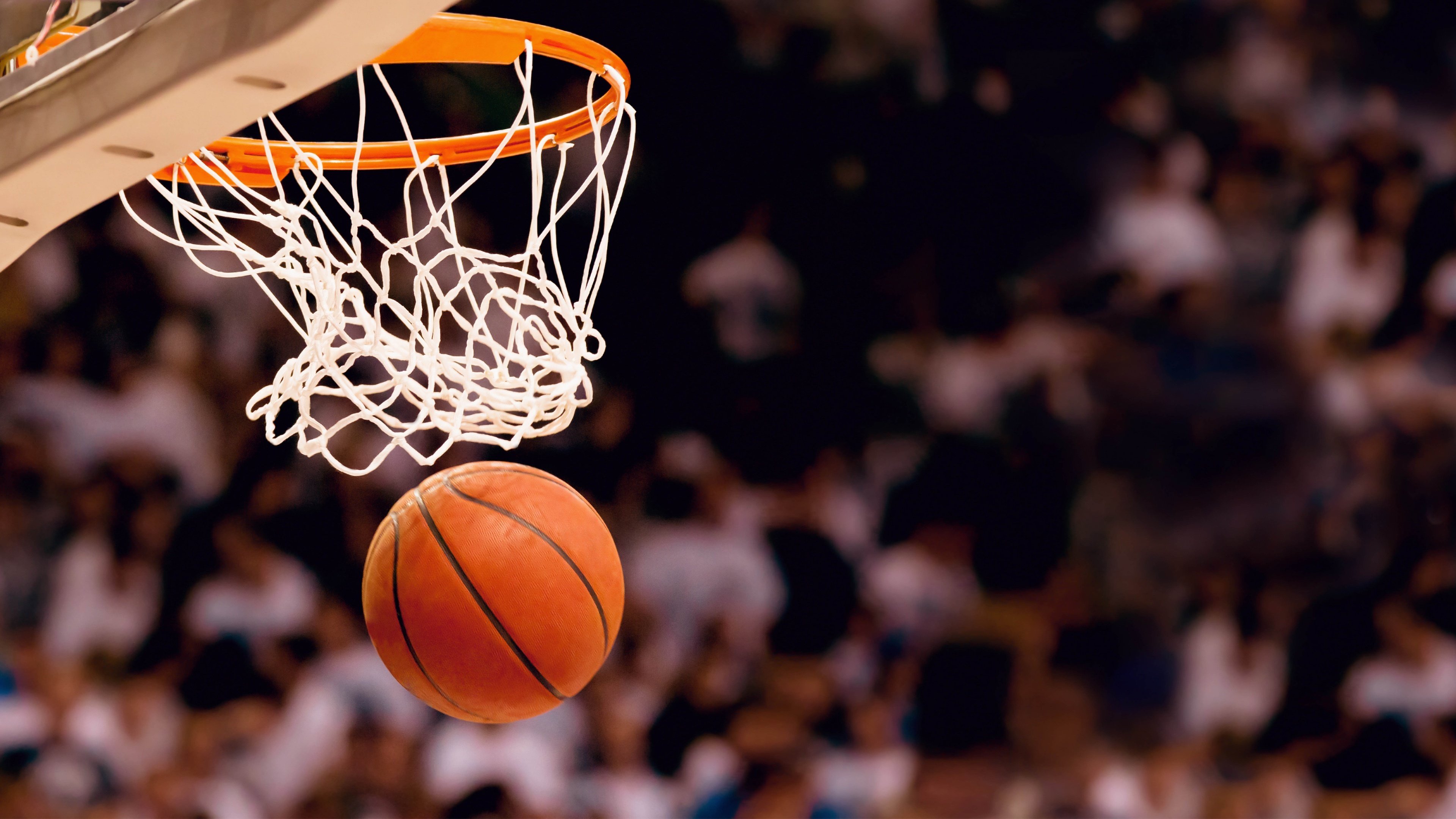 炸裂!郭艾伦NBA首秀封神!雄鹿落后20分逆转尼克斯,他一人打爆全美防线!